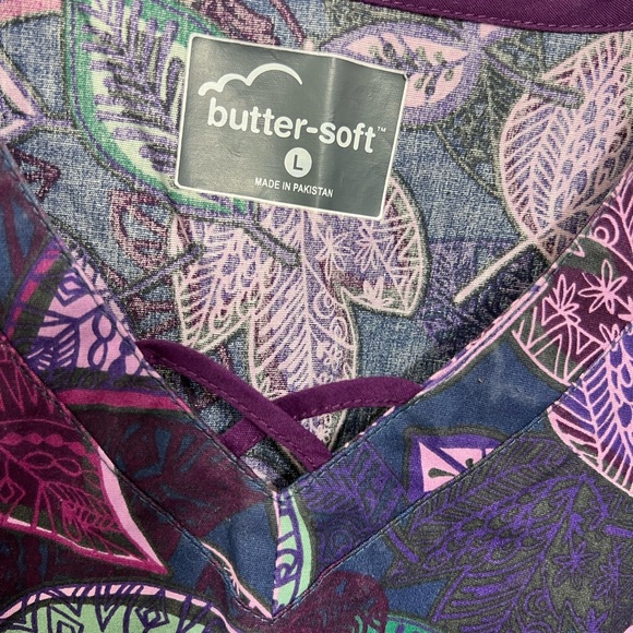 Butter Soft scrub top - Picture 2 of 3